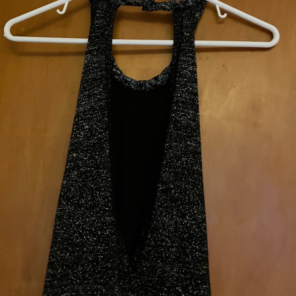 💗5/$25!💗 Beautiful black dress-silver threading-XS plunging back - lined